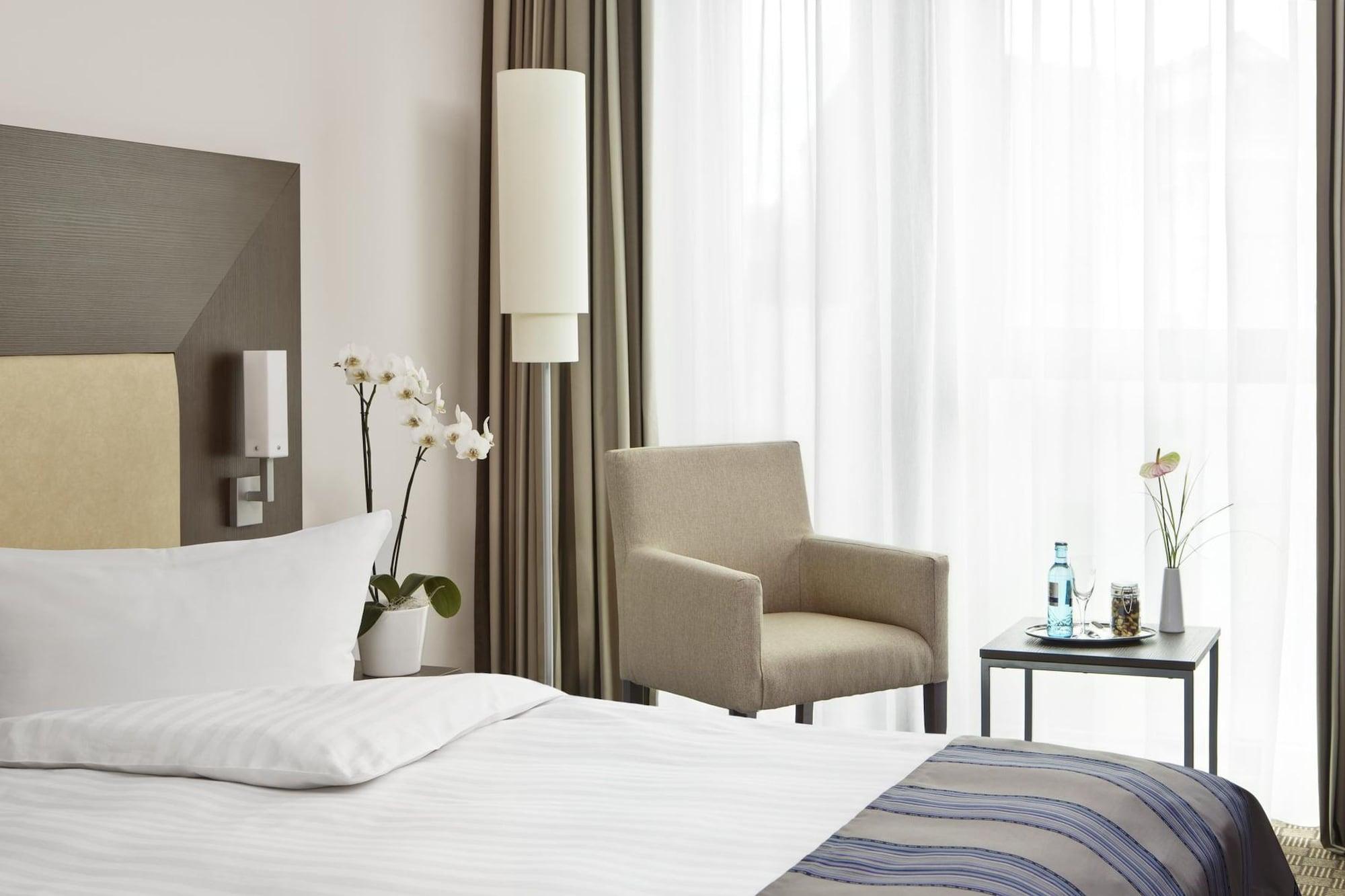 Intercityhotel Hamburg Dammtor-Messe Exterior photo